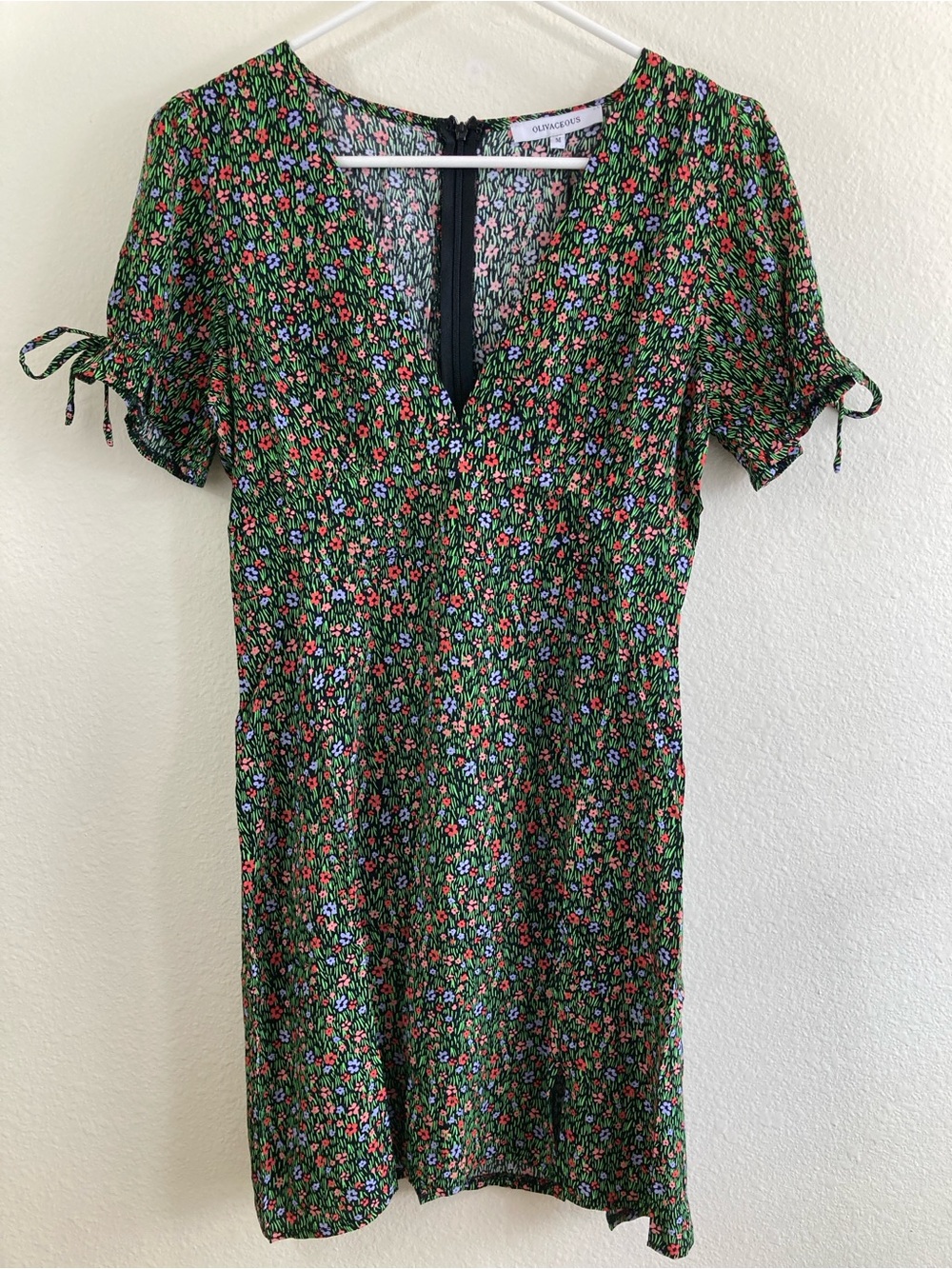 Olivaceous Floral V-Neck Tie Sleeve Dress Women’s M Green Black NWT